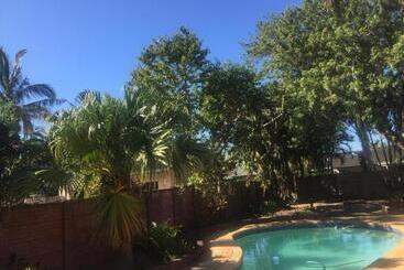 ベッドアンドブレックファースト Nqabanqaba