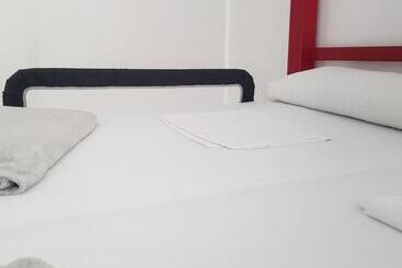 El Hostel & Co