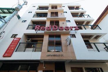 هتل Reddoorz Plus Near Uptown Bgc Mall