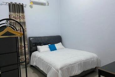 ペンション Khalisa Home Syariah Pontianak