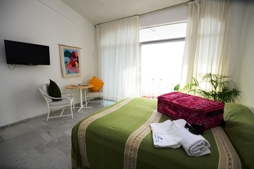 فندق Dolphin Cove Inn