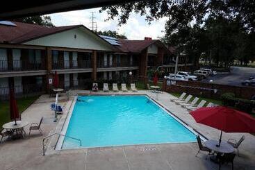 فندق Ramada By Wyndham Temple Terrace/tampa North