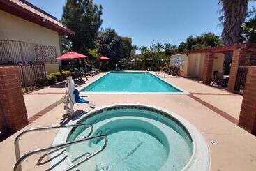 فندق Red Roof Inn Santa Ana