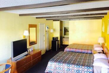 בית מלון כפרי Travelodge By Wyndham New Braunfels