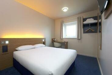 Отель Travelodge Canterbury Whitstable