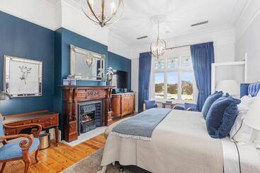 تختخواب و صبحانه Delgattie Estate