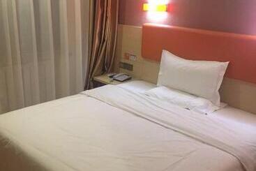 Hotel 7 Days Premium Hami City Government Branch