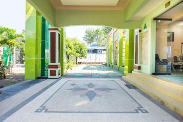 酒店 Oyo 3452 Esemka Residences Syariah