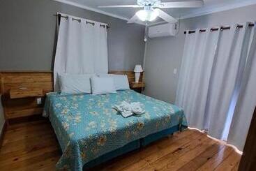 Отель The Odyssey Resort Utila