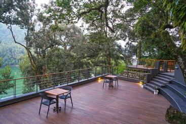 בית מלון כפרי The Rosefinch Sarovar Portico