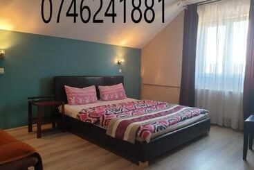 פנסיון Jolly Rooms