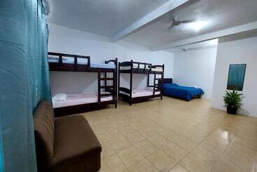 مبيت وإفطار Restaurante Y Cabinas Sudy