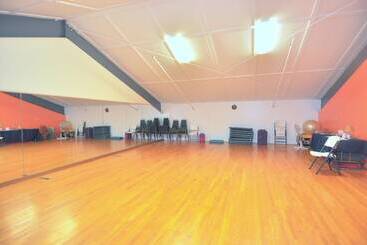 بيت ريفى Fox Hollow   Cozy Den With A Hot Tub