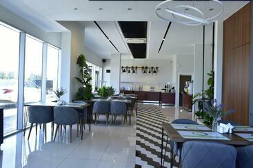 هتل Green Hills Suites