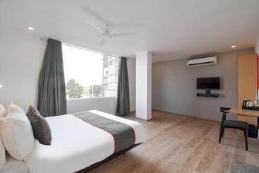 Super Townhouse Tonk Road Near Gandhi Nagar Railway Station Formerly Hotel Jaiman