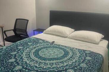 بنسيون Hollywood Rentals Llc