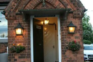 膳宿费 The Old School House