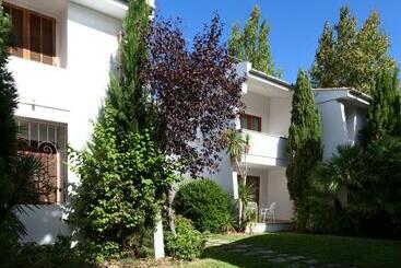 Apartamentos Leo