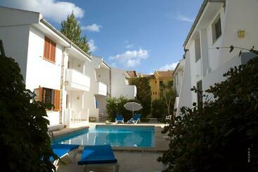 Apartamentos Leo