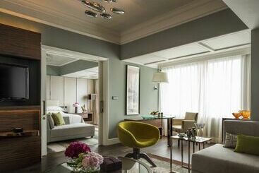Four Seasons Hotel Shanghai