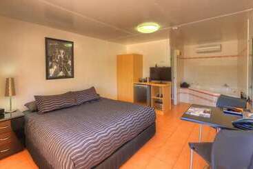 Halls Creek Motel