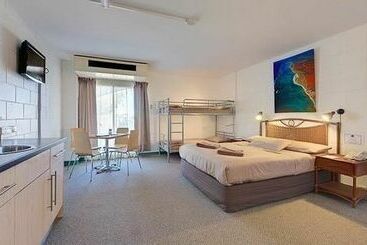 هتل Sea Breeze Resort