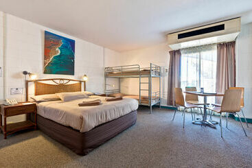 هتل Sea Breeze Resort