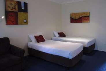 בית מלון כפרי Meninya Palms Resort Moama