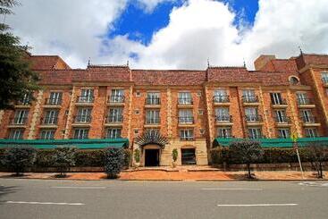 酒店 Windsor House Inn By Geh Suites