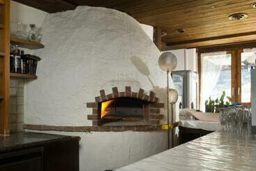 Matterhorn Valley Garni Hotel La Collina