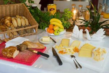 Matterhorn Valley Garni Hotel La Collina