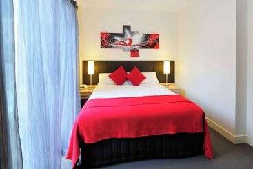 Metro Apartments On Bank Place