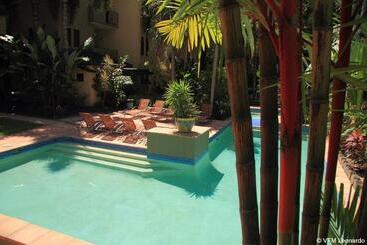 آپارتمان Reef Club Resort