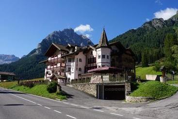 ホテル Albergo Conturina