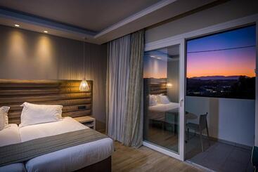 酒店 Alexandra Beach Resort & Spa