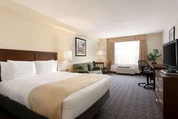 酒店 Days Inn By Wyndham Ottawa Airport