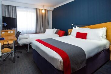هتل Holiday Inn Express East Midlands Airport, An Ihg
