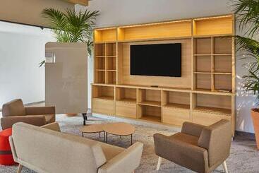 هتل Mercure Avignon Gare Tgv