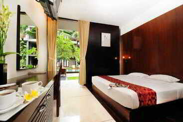 בית מלון כפרי The Oasis Beach Benoa