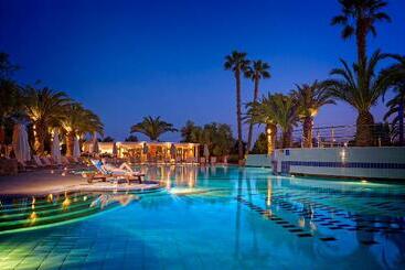 Resort Lagomandra Beach