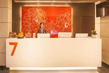 Hotel 7 Days Premium Tongliao Train Station Branch