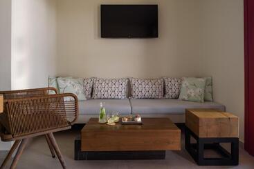 Hotel Potnia Theron Suites