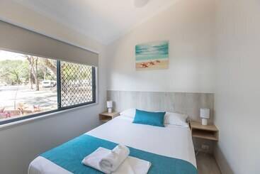 کلبه Jacobs Well Tourist Park