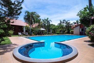 فندق Bang Saray Village Resort