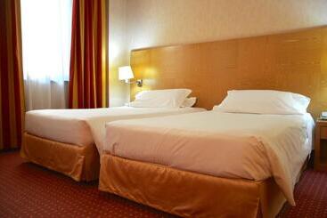 هتل Best Western Cavalieri Della Corona