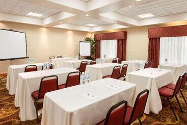 هتل Country Inn & Suites By Radisson, Bel Air Aberdeen, Md