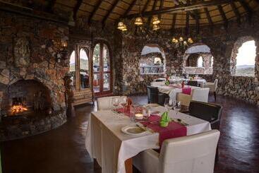 בית מלון כפרי Eagle Tented Lodge & Spa Etosha