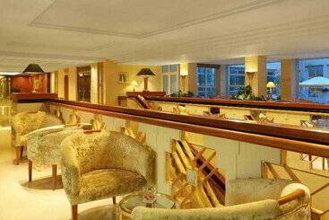 هتل Sheraton Jiuzhaigou Resort