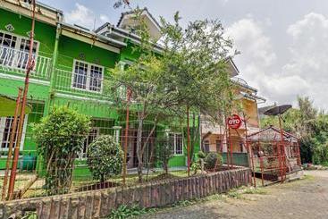 酒店 Oyo 90014 Green House Cipanas
