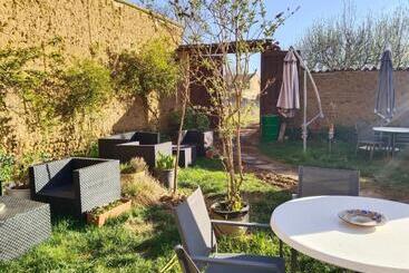 Las Hadas Albergue  Solo Para Peregrinos   Vegano  Bar